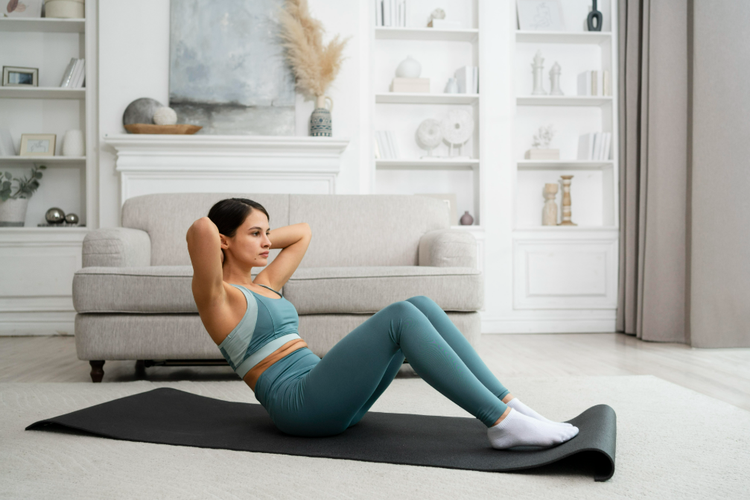 Perut buncit mengganggu penampilan? Ini penyebab dan 3 gerakan efektif bakar lemak!