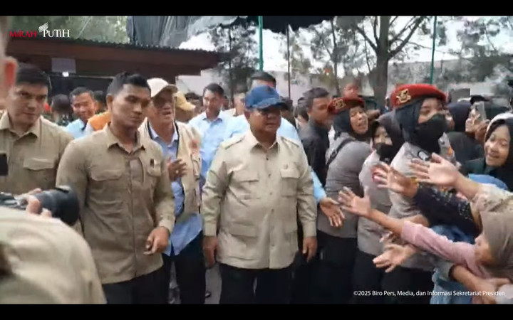 Prabowo di Pengungsian Bener Meriah: Tak Ada Tongkat Nabi Musa