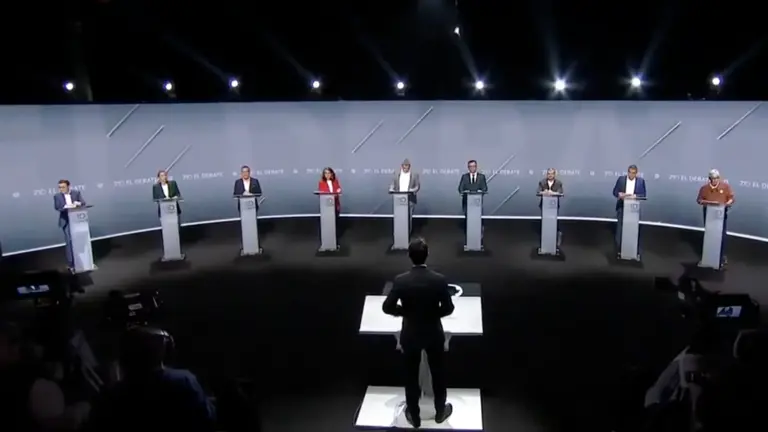 El PP y Vox monopolizan el debate extremeño sin aclarar los pactos ...