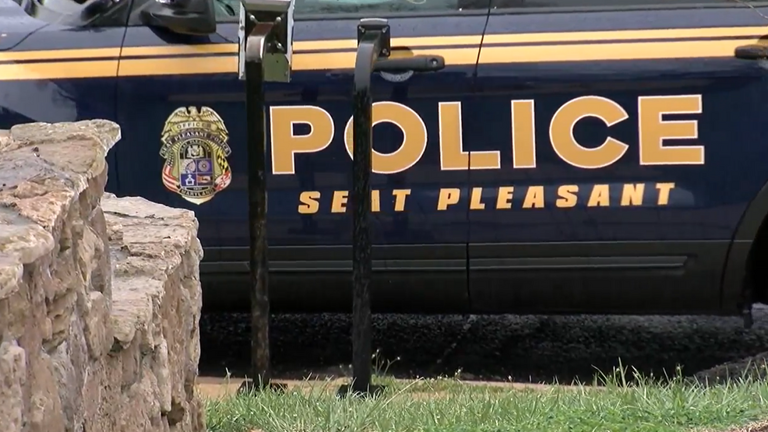 Man in custody after barricade situation causes police presence at Seat ...