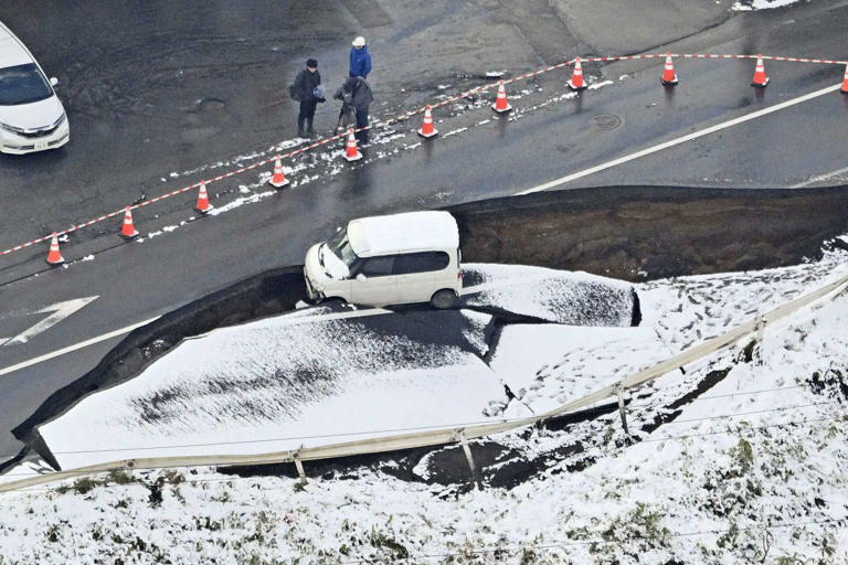 横揺れの地震 Rolling Earthquake Japan earthquake: 6.7 magnitude tremors hit Japan's northeast
