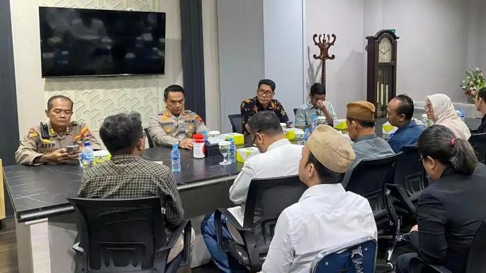 Akhirnya Ditangguhkan, Dua Aktivis Lingkungan Munif-Dera Langsung Menikah