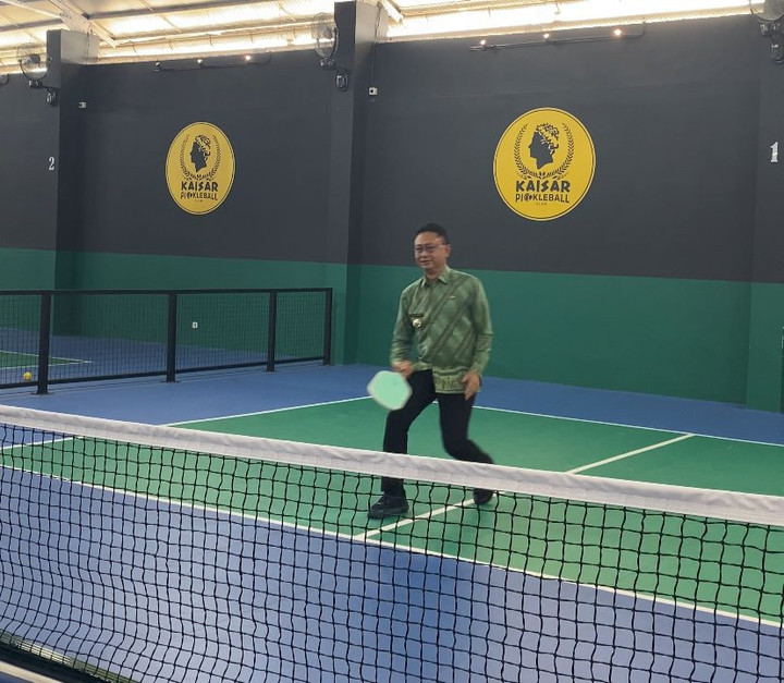 Momen Pertama Edi Kamtono Bermain Pickleball di Kaisar Sky Sport