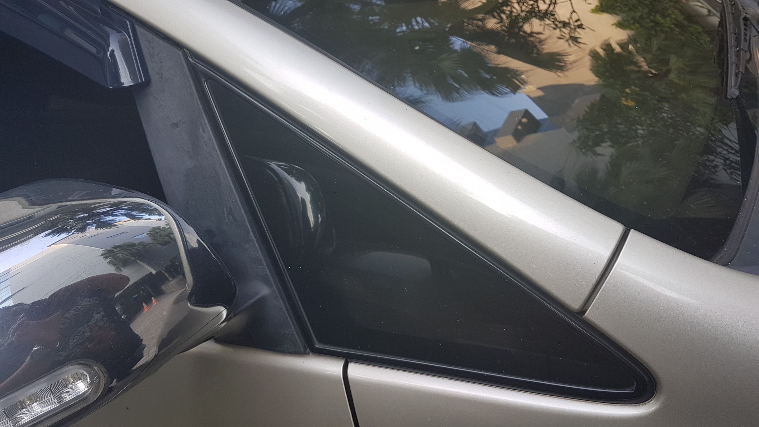 Fungsi Kaca Segitiga: Quarter Glass yang Sering Diabaikan