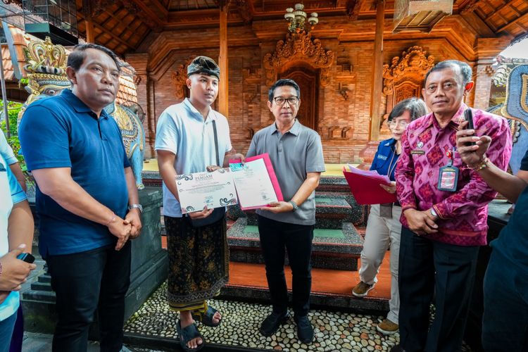 Bangun Data Penduduk Akurat, Pemkab Badung Beri Penghargaan Pelaporan Akta Kematian