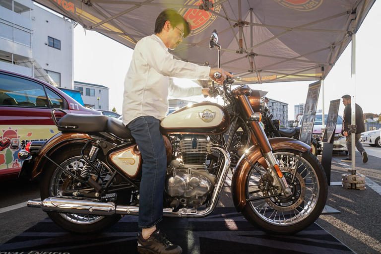 ファーストバイクに輸入車はアリ? 二輪免許教習生にCLASSIC 350跨らせ