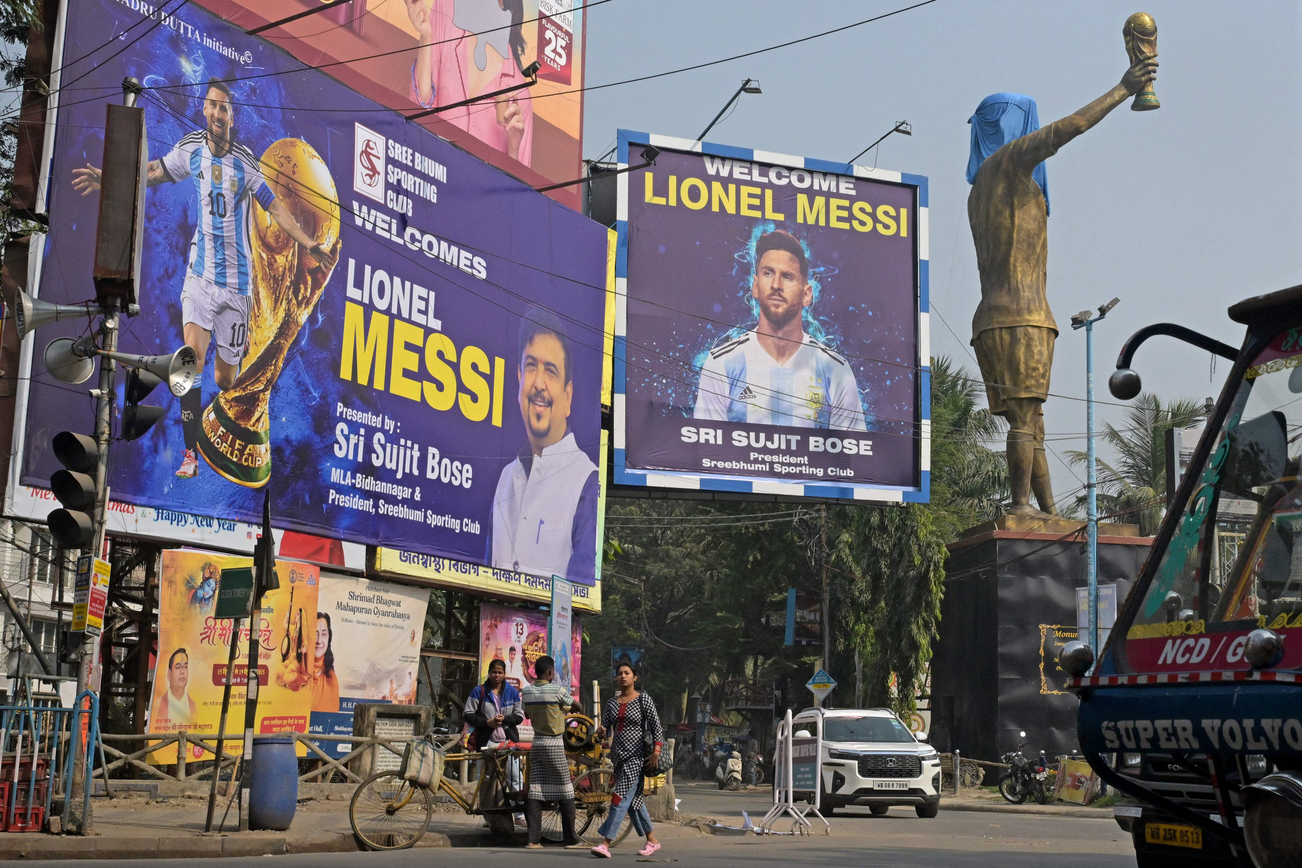 Messi unveils 70-foot statue in India, kicking off three-day tour