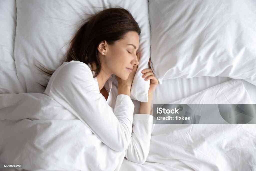 Tidur Lebih Nyenyak Tanpa HP: Mitos atau Fakta? Bisakah Kita Tenang Tanpa Gadget?