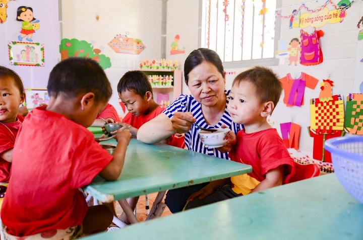 Miễn học phí nhưng phụ huynh vẫn phải gồng mình vì chi phí tăng