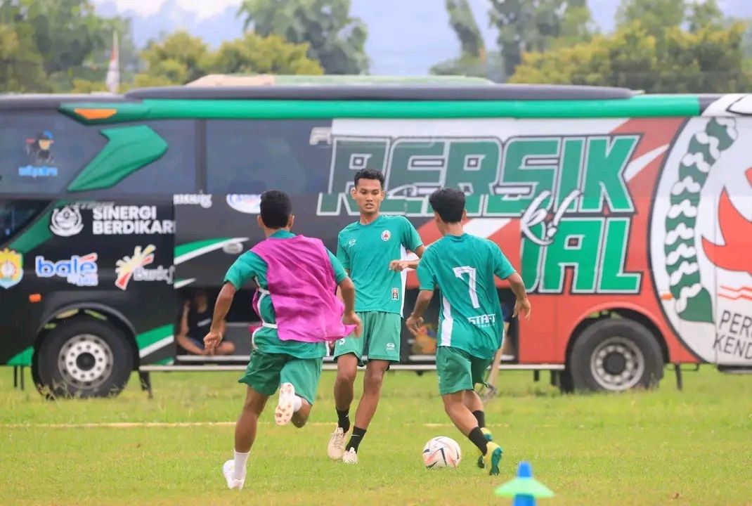Persik Kendal Hadapi Persibat Batang dalam Uji Coba Terbaru, Fokus Tingkatkan Kekuatan Tim untuk Lig