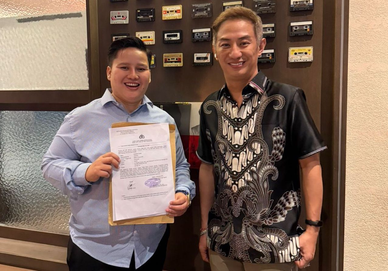 Ade Ratnasari Bantu Budiman Tiang Laporkan Dua WNA Rusia ke Mabes Polri