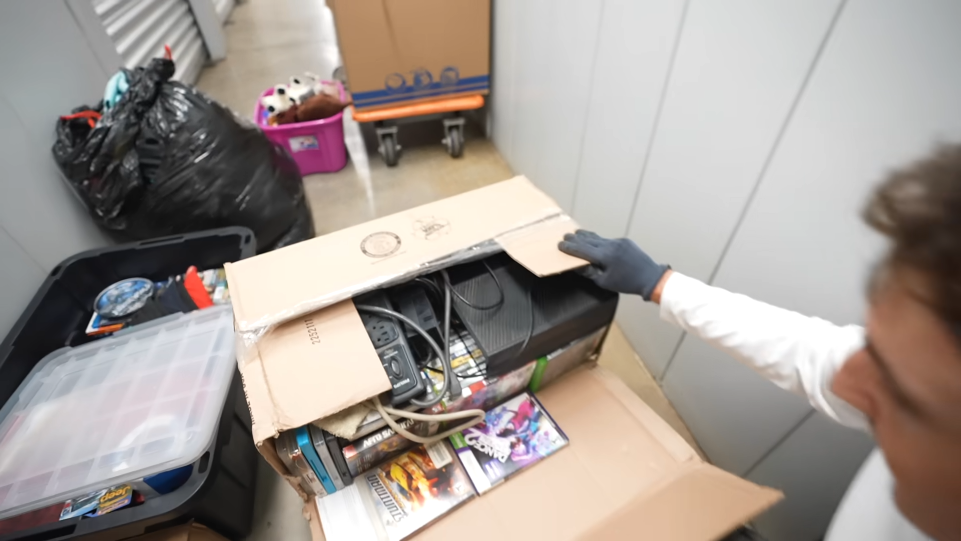 This abandoned collector unit had sneakers, games & crazy surprises - Or Collector'S Corner