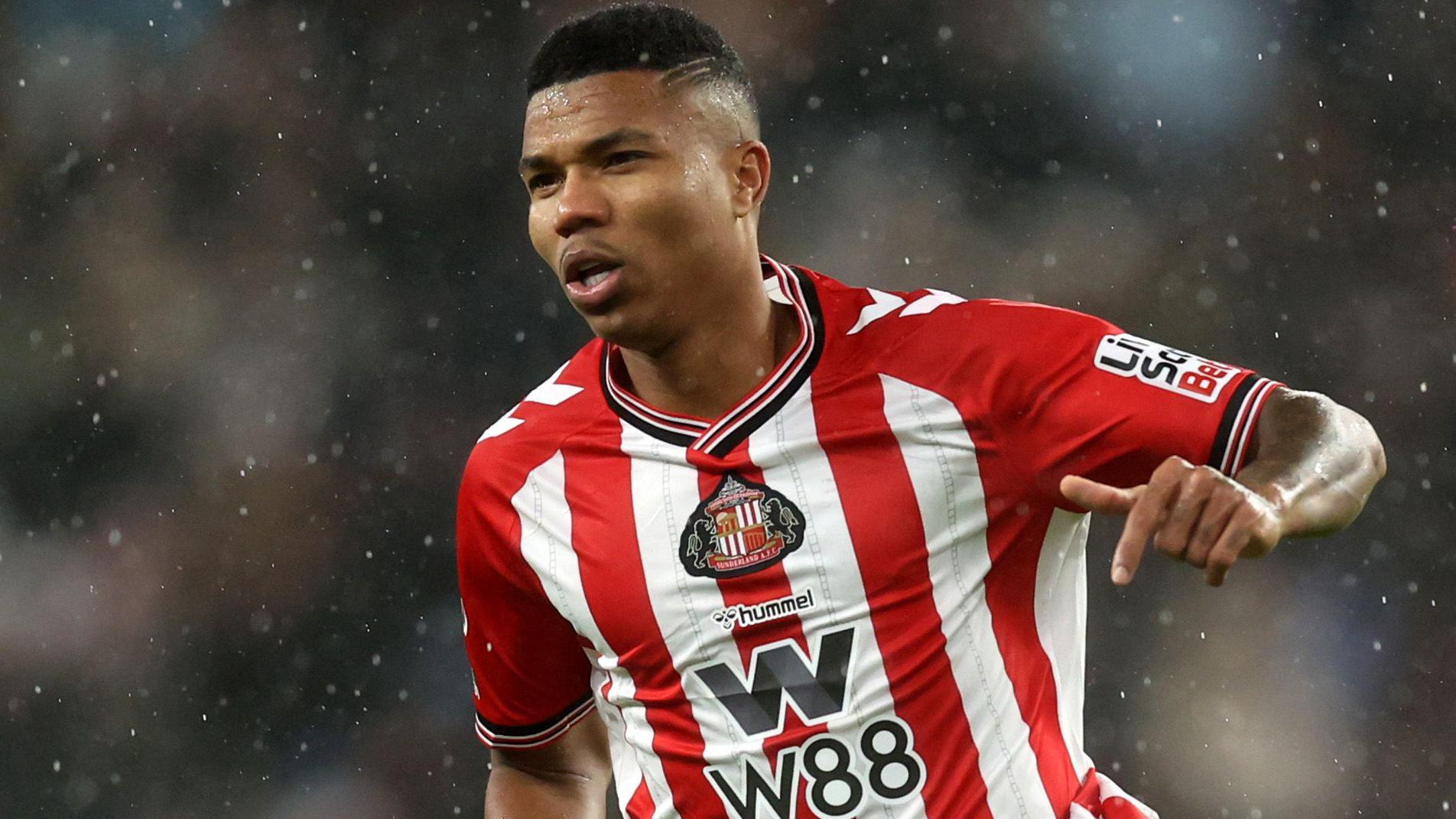 Reinildo became the first Mozambican to play in the Premier League when he made his Sunderland debut on 16 August