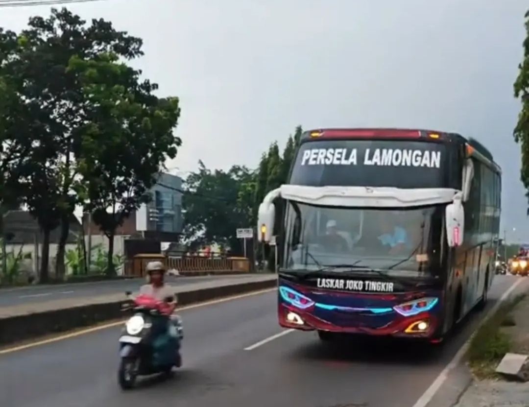 Bus Ikonik Persela Pindah ke PSIS Semarang, Laskar Joko Tingkir Kini Bergantung pada Bus Lamongan FC