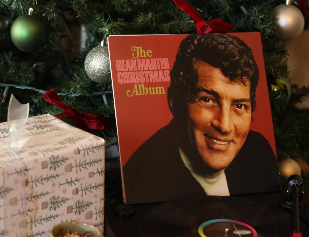 Lirik Lagu Let It Snow! Let It Snow! Let It Snow! - Dean Martin
