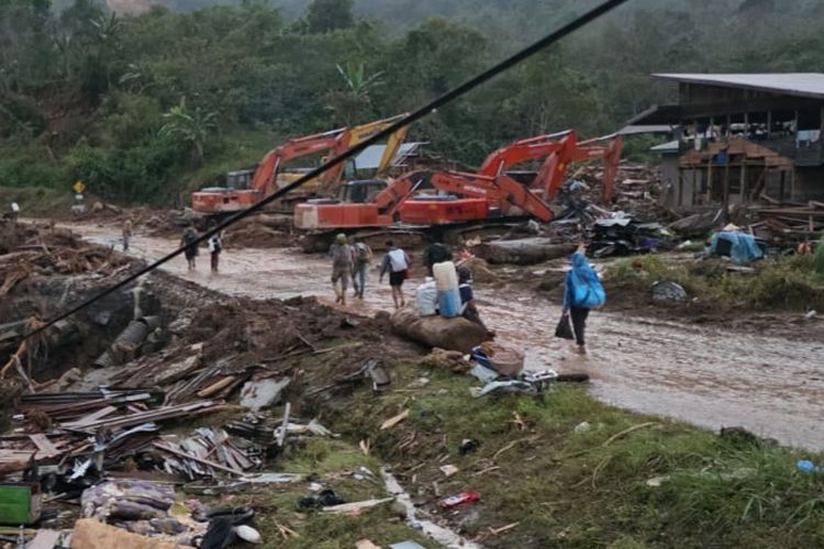 AHY Perbaiki Jalan Terputus Pasca Banjir