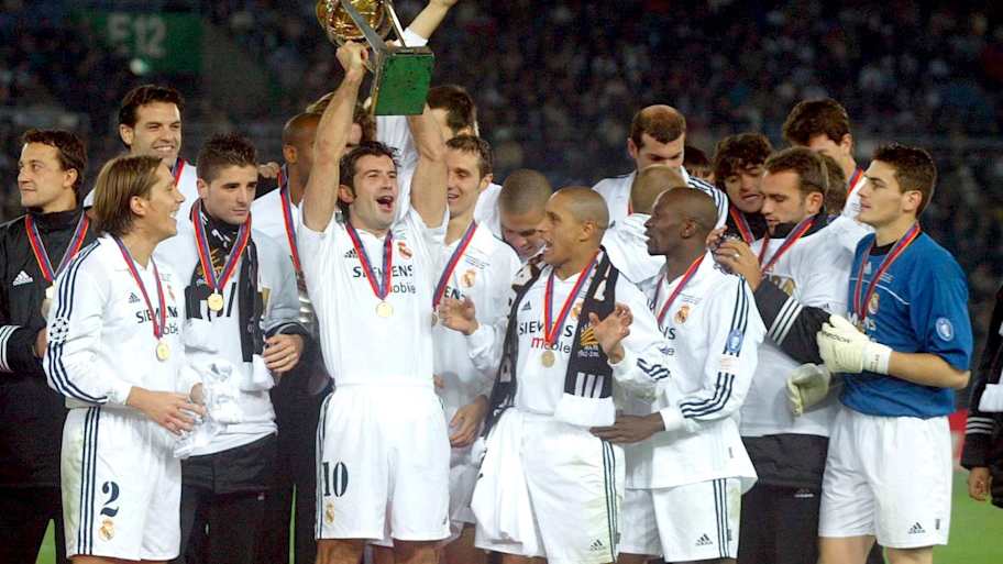 Real Madrid’ famous “Galacticos” won the Intercontinental Cup in 2002. | Firto Foto/Getty Images
