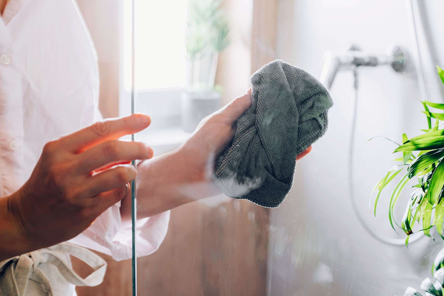 How to clean every part of your shower with vinegar and get rid of ...