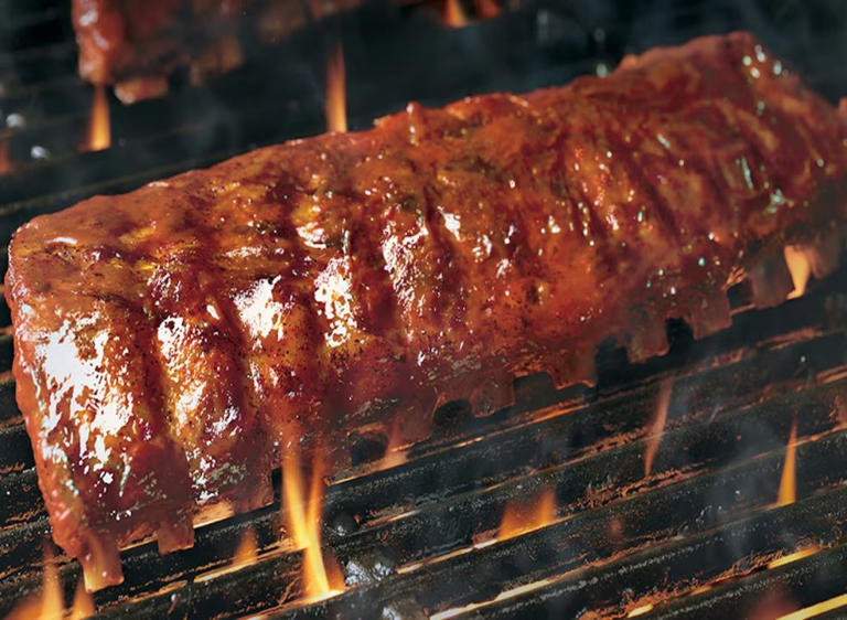 7 chain restaurants serving ribs that hang off the plate