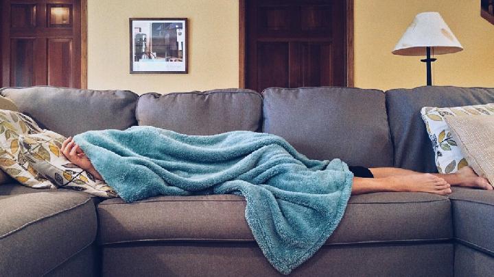 Mengapa Tidur Terlalu Lama di Akhir Pekan Berbahaya bagi Otak