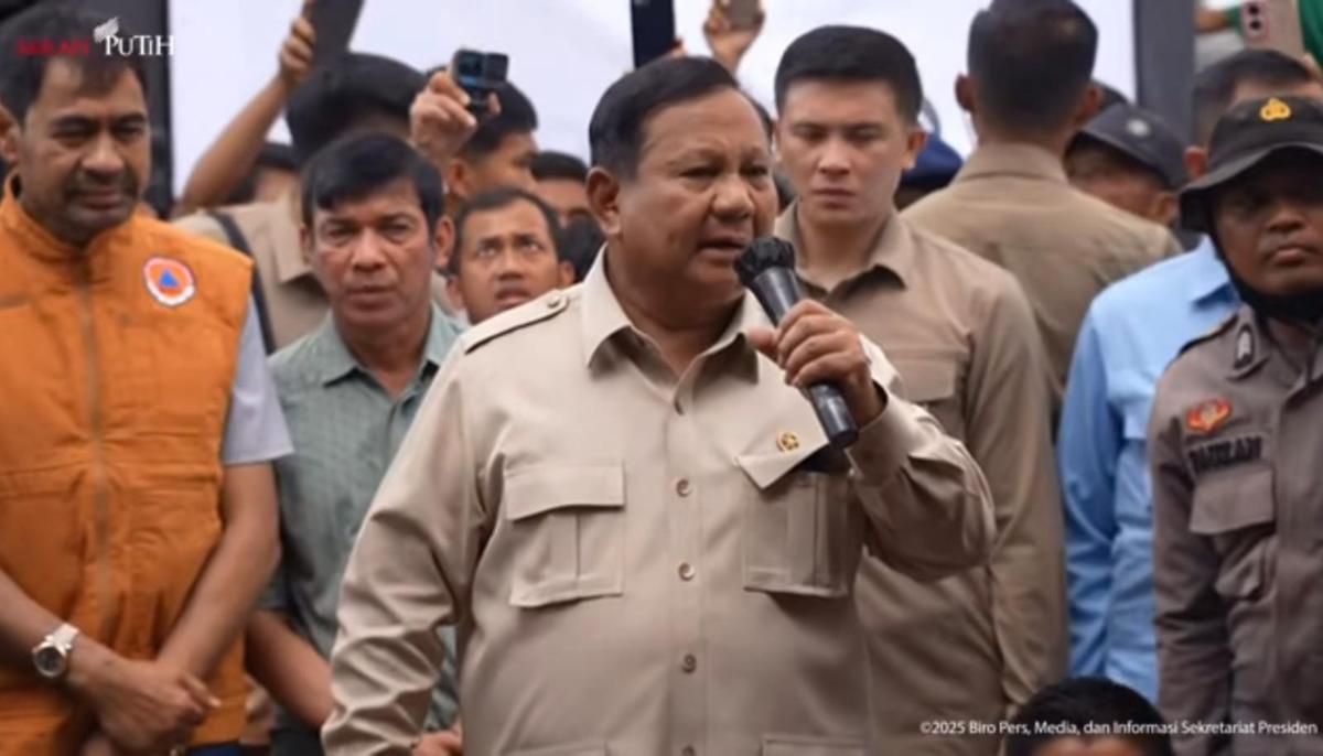 Prabowo Pantau Kayu Terbawa Banjir Aceh Tamiang