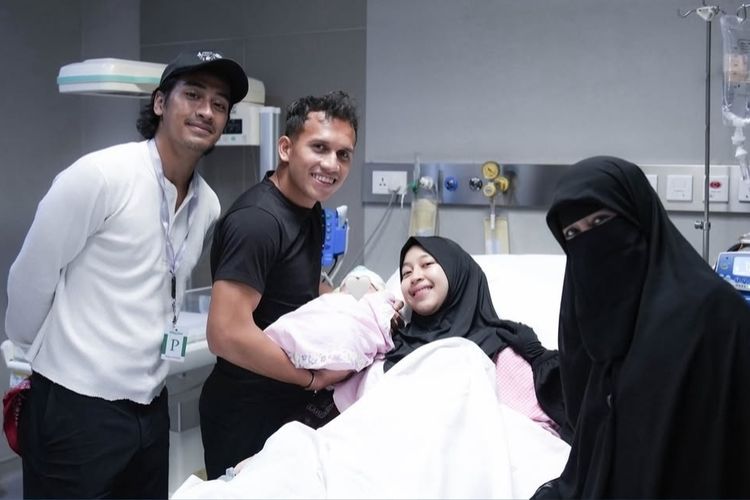 Egy Maulana Vikri Temani Adiba Khanza Saat Persalinan, Umi Pipik Doakan Cucu Pertama