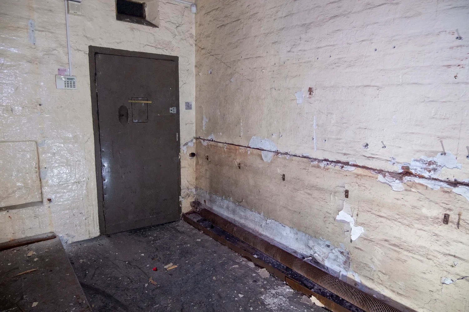 Six striking pictures show inside derelict Merseyside police station ...