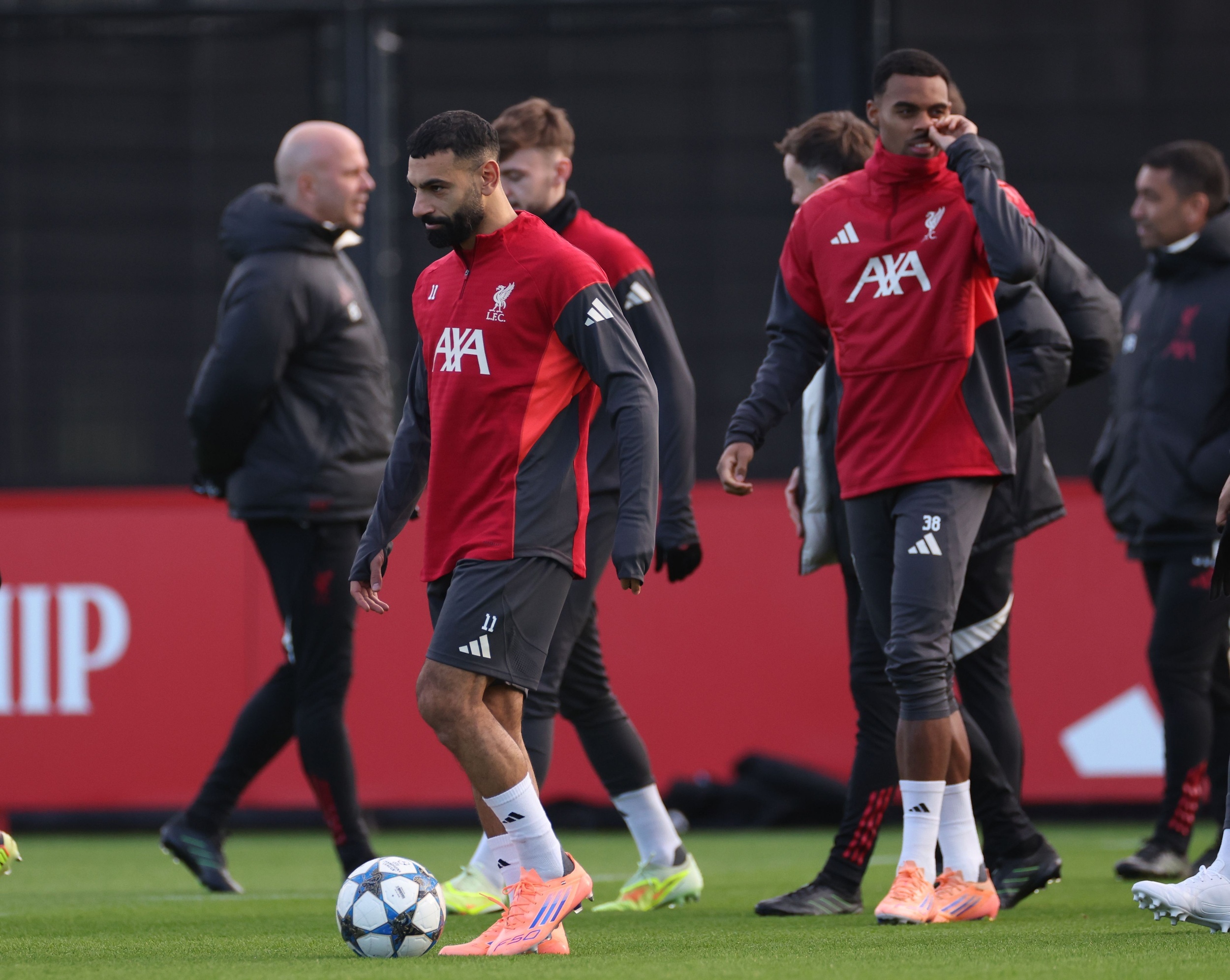 Slot gives key five-man availability update ahead of Brighton clash