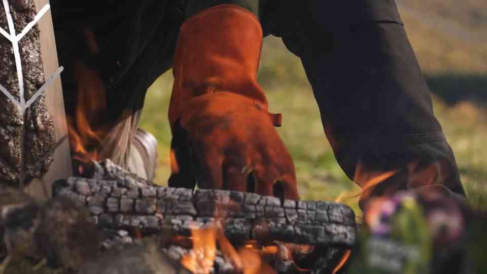 Outdoor cooking: Whole beef fillet on salmon board