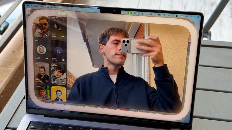 MacOS Tahoe 26.2 now available with edge light effect for video calls