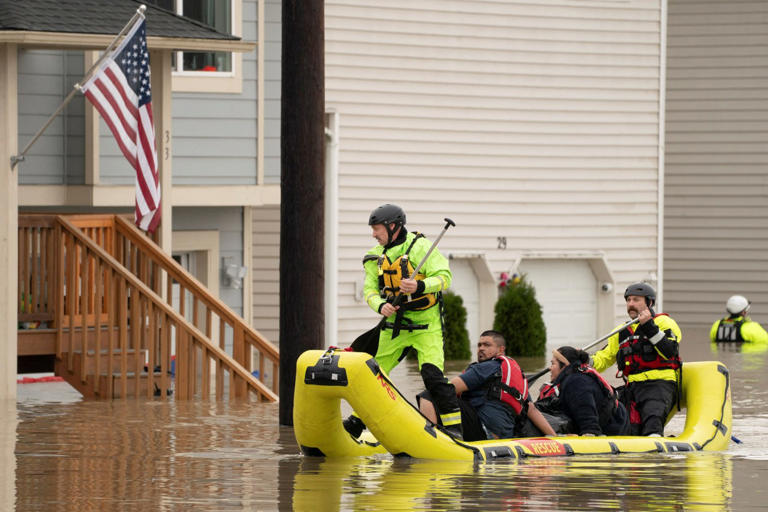 Historic flooding in Washington displaces thousands of residents