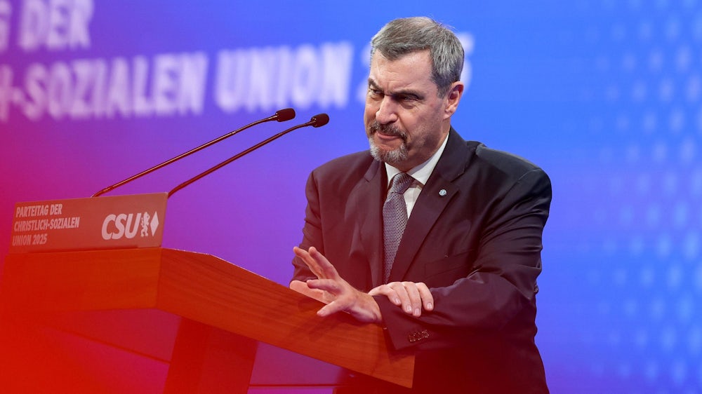 CSU-Chef Markus Söder bei seiner Rede am Parteitag. Erneut greift er die AfD scharf an und schließt jede Zusammenarbeit aus.