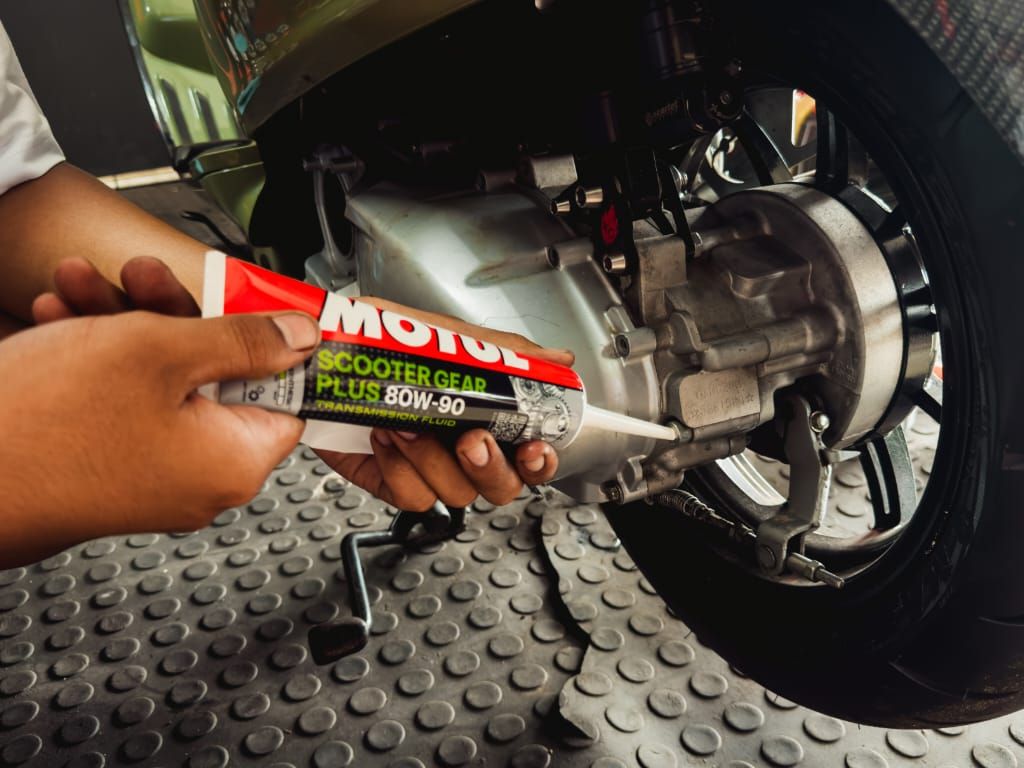 Motul Scooter Gear Plus 80W-90, Pelumas Mesin Matic Berkualitas