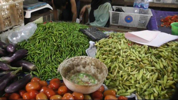 Pedagang dan Pembeli Keluhkan Harga Cabai Melonjak di Tangsel