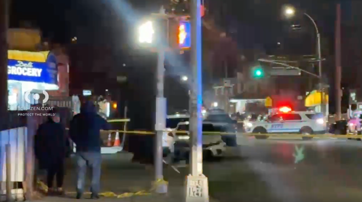 Man killed, another injured in shooting in front of Queens deli