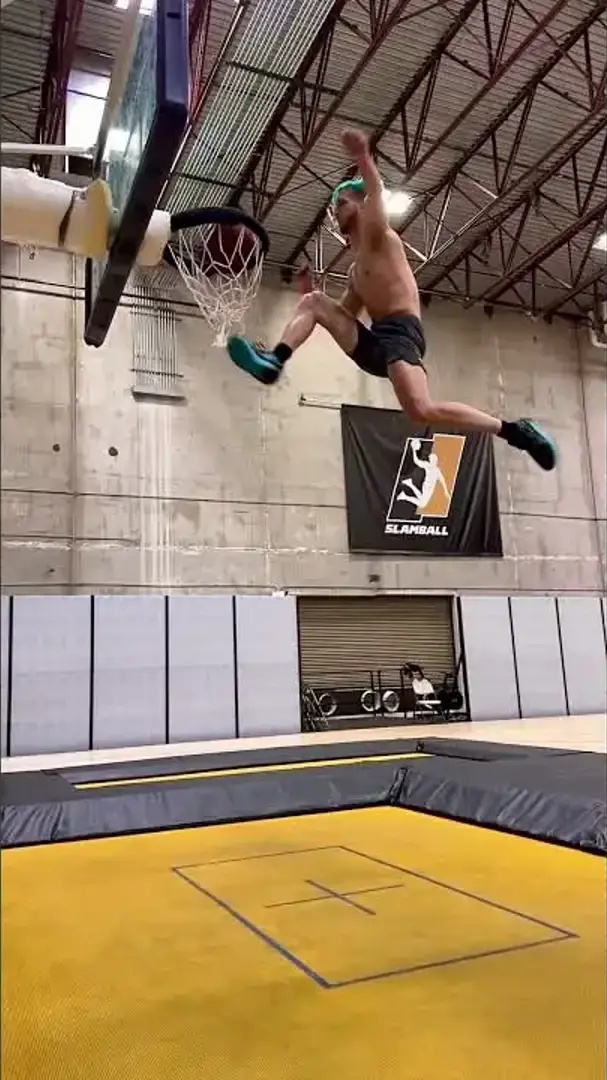 Insane kick slamball dunk