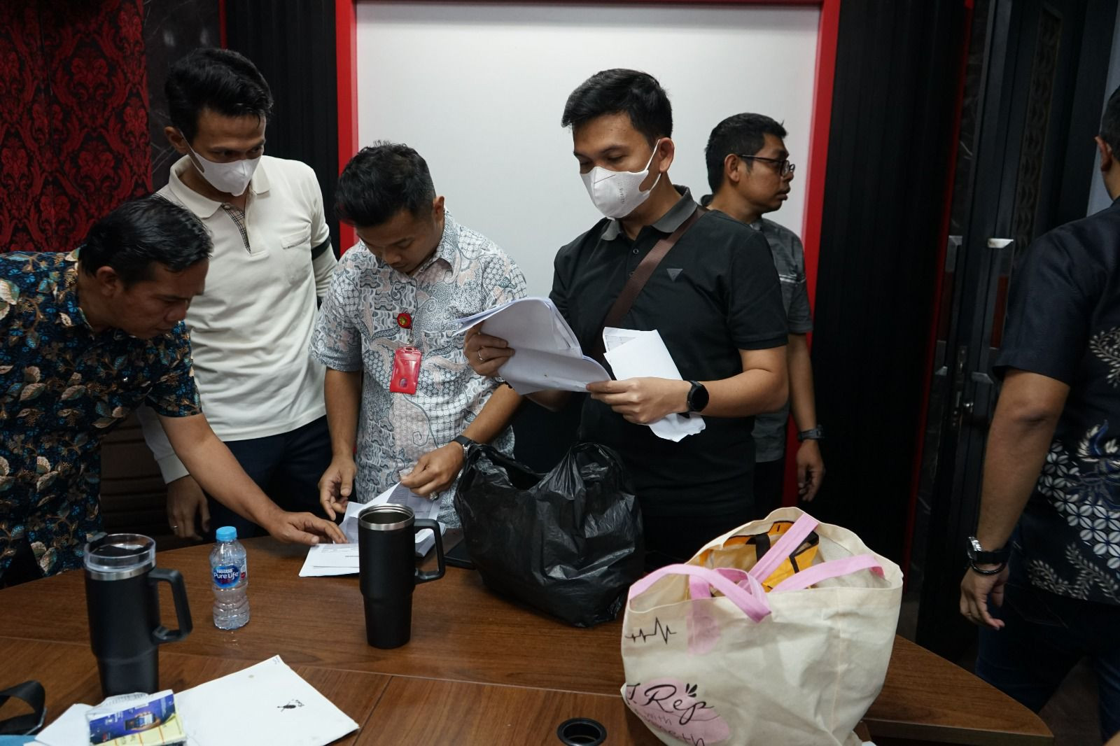 Kejari Pekanbaru Cari Bukti di Kantor DPRD, Ajudan Sekwan Ditahan