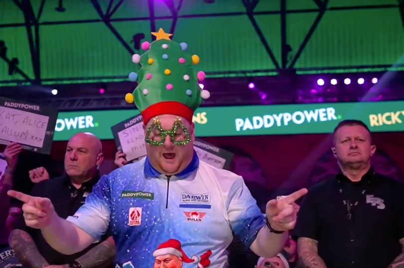 Darts fans say it's 'officially Christmas' as Ricky Evans produces an ...