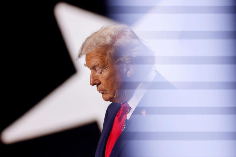 El 85% de las personas que recibieron indultos o clemencia federal este año son blancas, según el informe de un legislador de la Cámara de Representantes.