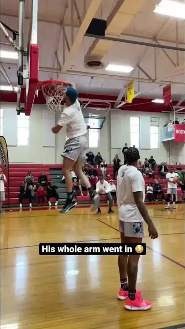 Basketball dunk fail!