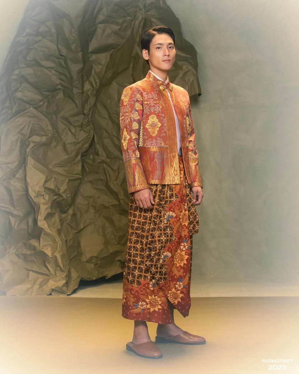 8 Foto Pernikahan Na Daehoon dengan Anak dalam Busana Tradisional