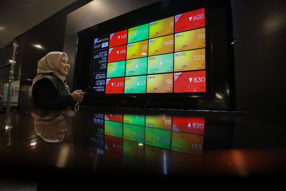 IHSG Naik 0,32% ke 8.660, Transaksi Harian BEI Tembus Rp30,29 Triliun