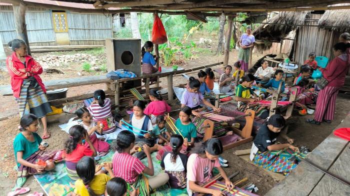 Program tenun dari Bantul tingkatkan kehidupan di Indonesia Timur
