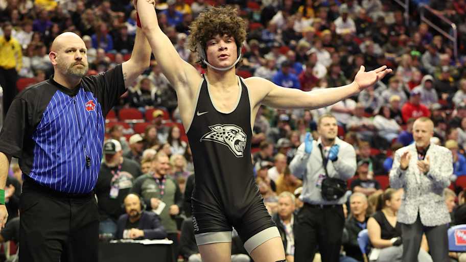 Top Iowa high school wrestler makes college decision