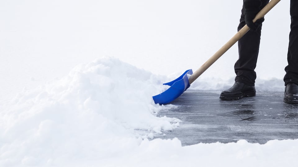 Snow showers moving in on Saturday, wind chills near zero Sunday (12/12/25)