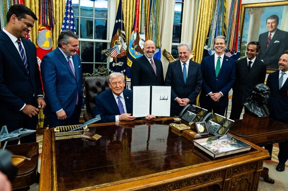 Trump blocks states from regulating AI amid warnings of unchecked tech