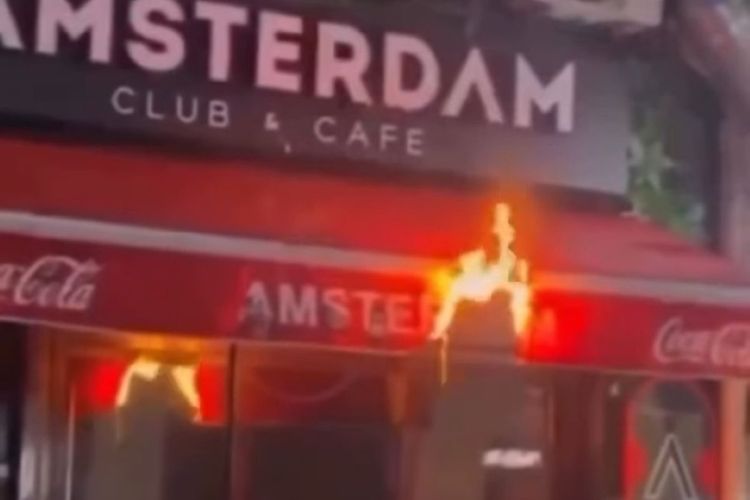 Persaingan Feyenoord dan Ajax memicu kerusuhan di Rumania