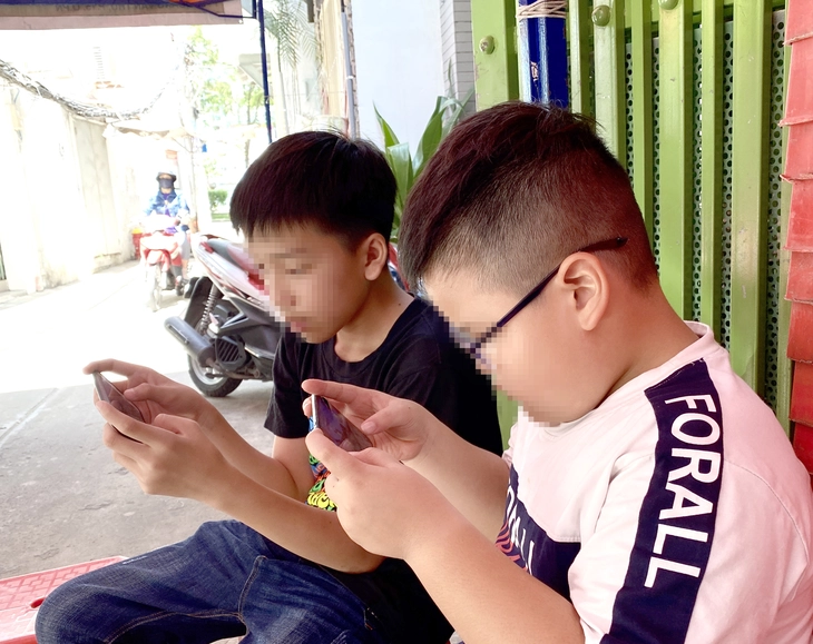 Nhiều nước đã cấm, Việt Nam nên 'quản chặt' trẻ em dùng mạng xã hội