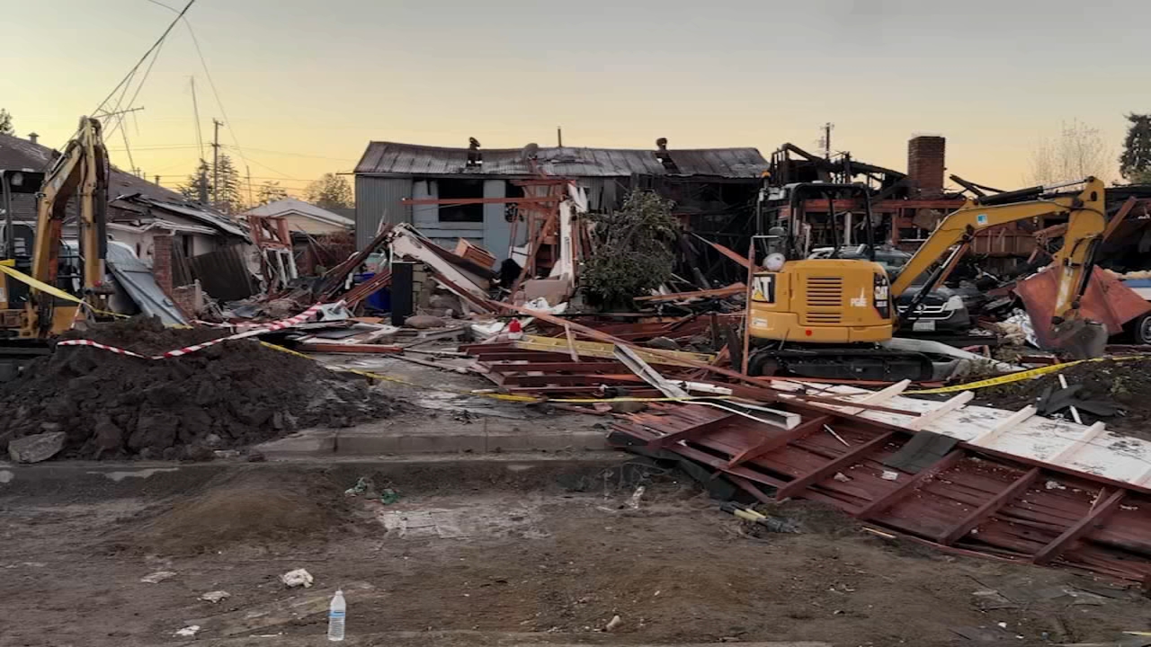 Neighbors still in disbelief as crews investigate debris from Hayward house explosion<br><br>