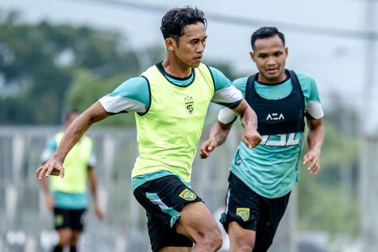 Semua Tim Bisa Dikalahkan! Keyakinan Uston Nawawi Bikin Persebaya Percaya Diri Lawan Borneo FC